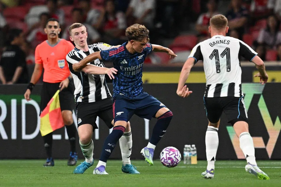Bintang muda Arsenal Max Dowman (tengah) beraksi ketika Arsenal menewaskan Newcastle United di Stadium Negara.