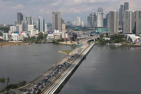 Zon Ekonomi Khas Johor-Singapura mungkin menarik rantaian bekalan yang beralih tempat ekoran ketegangan perdagangan Amerika Syarikat-China, kata Maybank.