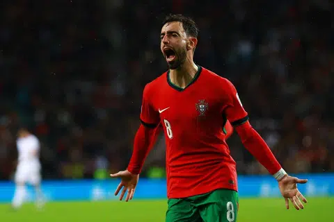 Bintang ‘midfield’ Manchester United, Bruno Fernandes, memikul tanggungjawab besar selaku perancang kreatif utama skuad kendalian Roberto Martinez.