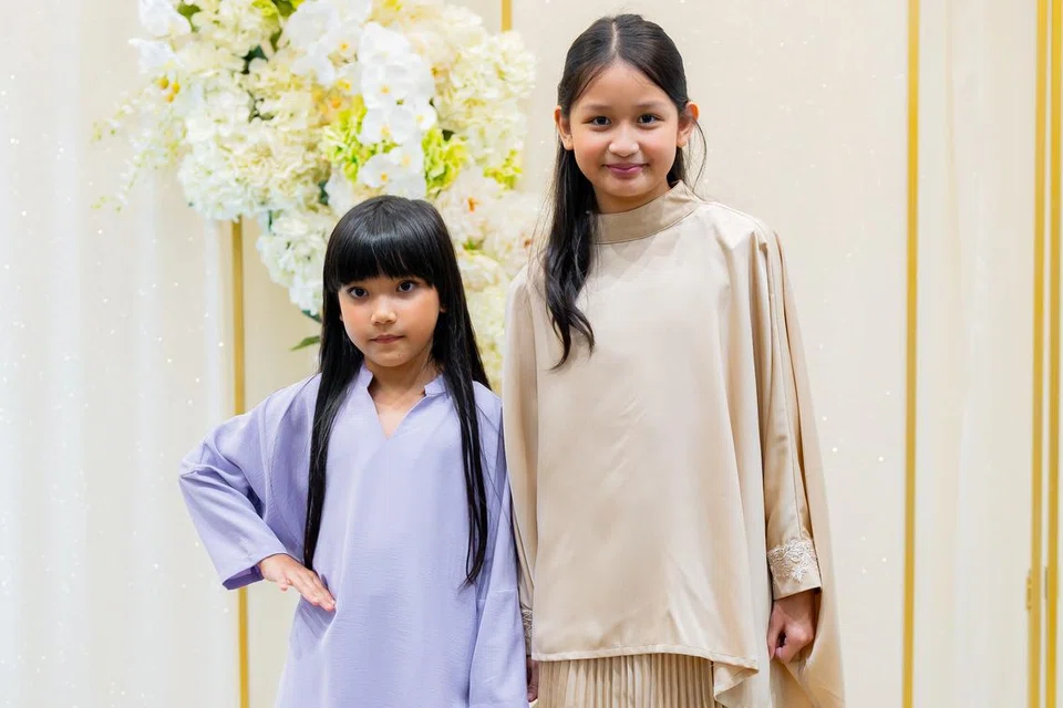 Anak perempuan kini boleh melaram dan sedondon dengan ibu dan keluarga pada Raya ini dengan koleksi daripada Diyana Halik.