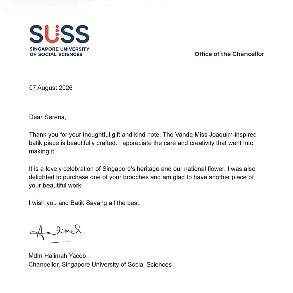 Surat daripada mantan Presiden, Puan Halimah Yacob, yang juga Canselor Universiti Sains Kemasyarakatan Singapura (SUSS), kepada pengasas Batik Sayang, Cik Serena Wong.