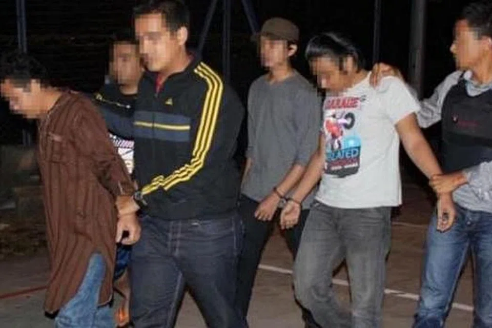 Sebuah keluarga lima ahli antara 14 suspek yang ditangkap polis Malaysia Mei lalu di Shah Alam dan Damansara di Kuala Lumpur kerana disyaki merekrut anggota bagi ISIS melalui media social. Gambar fail The Star