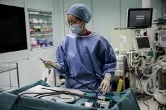 JELASKAN BIL: Semasa proses kaunseling, jika ada komponen bil yang melebihi ukur tara bayaran, pesakit mungkin boleh dapatkan maklumat lebih lanjut daripada doktor dan hospital.
