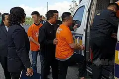 Seorang pegawai kanan Jabatan Agama Islam Perlis, seorang imam serta anak lelakinya direman sehingga 9 Jun ini untuk membantu siasatan kes menerima suapan lebih RM1 juta untuk menguruskan pendaftaran pernikahan di Perlis, terutama membabitkan pasangan yang bernikah di Thailand. 