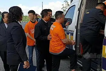 Seorang pegawai kanan Jabatan Agama Islam Perlis, seorang imam serta anak lelakinya direman sehingga 9 Jun ini untuk membantu siasatan kes menerima suapan lebih RM1 juta untuk menguruskan pendaftaran pernikahan di Perlis, terutama membabitkan pasangan yang bernikah di Thailand. 