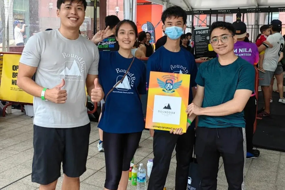 Mohammed Hazim Mohd Dali (paling kanan) bersama rakan sepasukan ketika bersaing dalam ‘Operation Broken Wing’ 2024 di Ngee Ann City pada 25 Ogos.