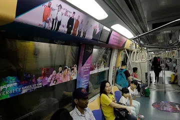 KERETA API HARMONI: Orang ramai akan disambut dengan mesej keharmonian kaum dan agama apabila mereka menaiki kereta api tertentu di Laluan Timur Laut (NEL). - Foto ZAOBAO