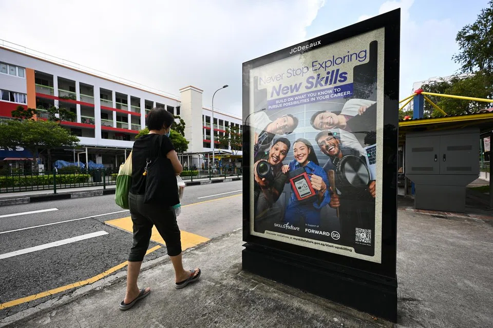 Tambah nilai kredit $500 sekali sahaja telah diberikan kepada semua warga Singapura berumur 25 tahun dan ke atas pada Oktober 2020 untuk menyokong latihan kemahiran dan pembangunan mereka.
