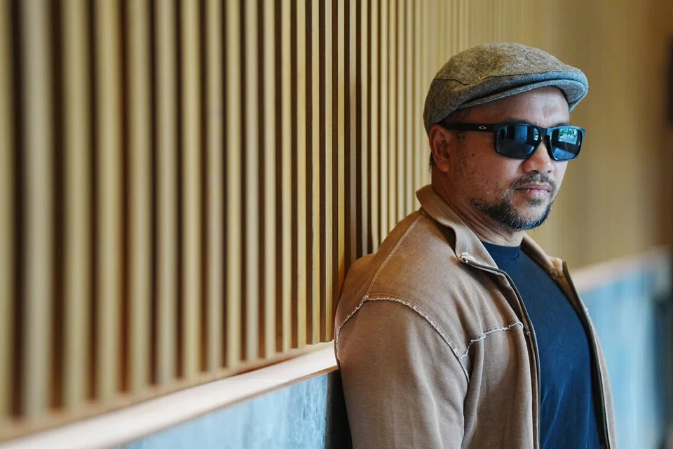 Syed Mahdzar, bekas penyanyi asal Bushmen berkata beliau menganggap zaman silam satu pelajaran untuknya dan akan terus berkarya dengan ‘niat yang betul’. 