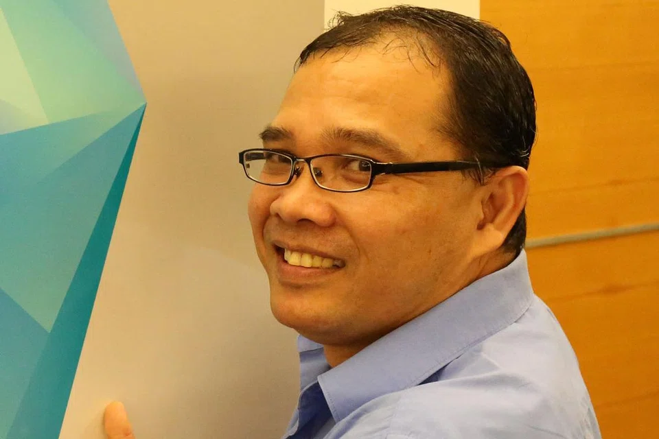 "Antara cabaran yang saya hadapi (dalam menghasilkan karya ini) adalah memasyarakatkan cerpen 'Sang Pembunuh' supaya ia dilihat bukan hanya sebagai sesuatu yang dipertanding, tetapi sebagai karya yang dapat memberi manfaat kepada pemikiran." - Encik Yazid Hussein, juara peraduan menulis cerpen Mencari Kristal. 