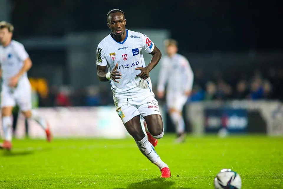 RAPHAEL DWAMENA: Meninggal dunia selepas rebah atas padang pada 11 November. 