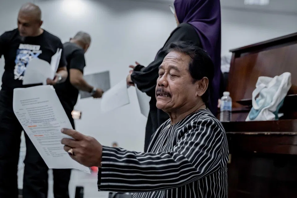 ‘Rintik: Cinta dan Kehidupan’ juga akan menyisipkan sketsa drama, ‘Gelora’, yang ditulis serta diarah pelakon dan pelawak veteran, Yusoff Maruwi. 