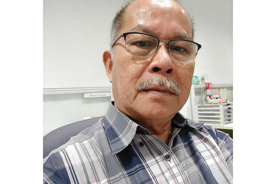 Encik Aman Samat, guru pesara dan penulis.