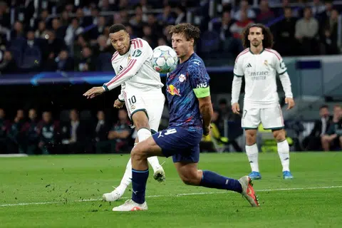 Pemain Real Madrid, Kylian Mbappe, menjaringkan gol ketiga Real ketika menewaskan RB Leipzig 4-1 dalam saingan Liga Juara-Juara di Estadio Bernabeu pada 21 Oktober. Walaupun sedang mempamerkan prestasi yang baik sekarang, beliau percaya dirinya masih mampu menyumbang dengan lebih lagi.