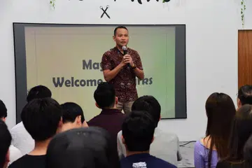LANCAR PROGRAM BARU: Mayor CDC South East, Encik Mohd Fahmi Aliman, memberi kata-kata aluan semasa pelancaran program Program Duta! Belia South East.
