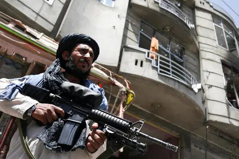 TIDAK RASMI: Wakil pemerintah Taliban Afghanistan berkunjung ke Indonesia pada awal Julai dalam lawatan tidak rasmi, kata Kementerian Luar di Jakarta. Gambar menunjukkan individu Taliban di Kabul, Afghanistan.