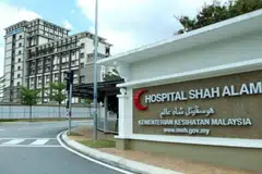 Dalam kejadian pada 30 Januari, seorang kanak-kanak lima tahun ditemui tidak sedarkan diri di dalam kereta ibunya yang diletak berdekatan pintu belakang Hospital Shah Alam, Selangor, yang juga tempat kerja wanita itu. Kanak-kanak itu kemudian meninggal dunia.