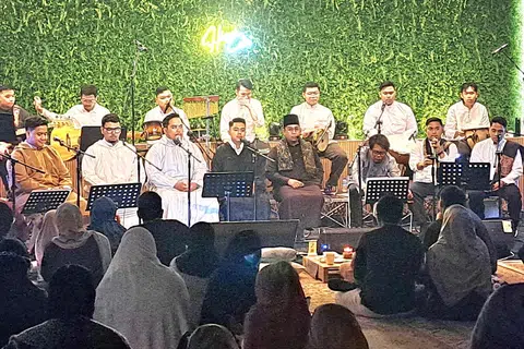 SEBAR NILAI MURNI: Persembahan Akustika Hikayah Cinta menyentuh jiwa ramai penonton.