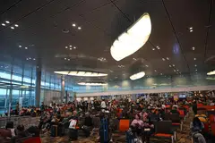 Penumpang pesawat SQ404 menunggu di Terminal 3 Lapangan Terbang Changi pada 13 Januari 2025. Lapangan Terbang Changi dijangka dirangsang kebangkitan ekonomi di Asia-Pasifik dan rangkaian ketersambungan yang lebih baik.