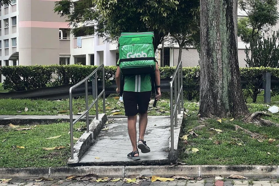 ADIL: Langkah sedia pekerja platform skop pampasan kecederaan di tempat kerja yang sama seperti pekerja lain adalah adil bagi kedua-dua syarikat dan pekerja platform. - Foto fail