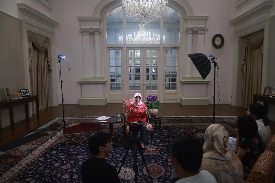 SINGKAP PERJALANAN: Sesi temu bual Puan Halimah dengan wartawan dari SPH Media berlangsung di East Drawing Room di Istana pada awal Julai 2023.