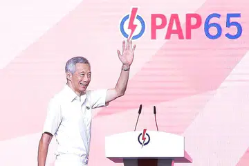 BUAT PILIHAN YANG BIJAK: Encik Lee berkata pilihan raya akan datang bakal menentukan sama ada negara ini dapat mengekalkan pemerintah yang dapat memelihara kehidupan dan kemakmuran rakyat, bukan sahaja buat masa sekarang tetapi juga di masa depan. - Foto BH oleh KEVIN LIM