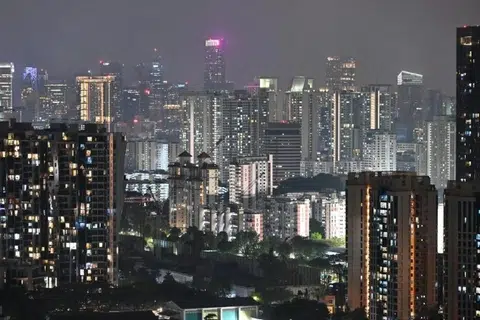 Singapura menyasarkan untuk mengimport sekitar 6 gigawatts (GW) elektrik menjelang 2035, iaitu hampir satu pertiga daripada keperluan tenaganya ketika itu.