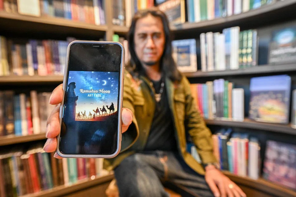 Berjudul Ramadan Moon, album yang dikeluarkan Art Fazil mengandungi lapan lagu yang menceritakan tentang pelbagai aspek yang mentakrifkan Ramadan, antaranya sahur, solat tarawih, solat tahajud dan malam lailatulqadar.
