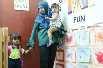 MAHU GALAK LEBIH RAMAI IBU TERUS BEKERJA: Beberapa AP menyarankan pendekatan hibrid bagi WMCR kerana berasa perubahan dalam Belanjawan 2023 kurang bermanfaat bagi segolongan besar ibu bekerja. - Foto fail