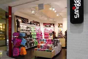 JENAMA KEMBANG PESAT: Smiggle mempunyai kedai di Australia, New Zealand, Singapura, Malaysia, United Kingdom dan Ireland.
