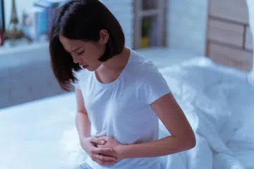 Antara simptom umum bagi  Sindrom Ovari Polisistik  (PCOS) adalah haid yang jarang berlaku dan tidak menentu, kenaikan berat badan, muka berminyak, pertumbuhan rambut di tempat yang tidak diingini atau masalah jerawat disebabkan peningkatan penghasilan hormon lelaki.