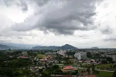 TERIMA BERITA: Laporan mengenai kematian kanak-kanak lelaki itu diterima daripada pihak Hospital Raja Permaisuri Bainun (HRPB) selepas dibawa dari rumahnya di Kampung Sungai Tapah Tambahan, Manjoi, di Ipoh.