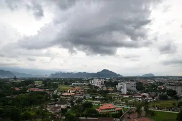 TERIMA BERITA: Laporan mengenai kematian kanak-kanak lelaki itu diterima daripada pihak Hospital Raja Permaisuri Bainun (HRPB) selepas dibawa dari rumahnya di Kampung Sungai Tapah Tambahan, Manjoi, di Ipoh.