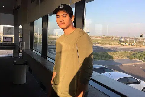 MEMBANTU KELUARGA TANGANI KOS SARA HIDUP TINGGI: Encik Hafizam (gambar atas) pula bekerja sebagai seorang pelaut dan mengutamakan pelaburan dalam perancangan masa depan. Beliau mengetepikan sekurang-kurangnya 30 peratus daripada pendapatan bulanannya untuk disalurkan kepada pelaburan emas,saham dan mata wang crypto. - Foto ihsan HAFIZAM KAMARUZAMAN