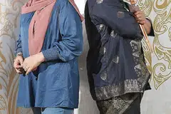 TURUT TABUR BAKTI KEPADA MASYARAKAT: Menerusi Dasyat Giler, Norsiah dan Malik dapat menyalur kerja amal buat dunia hiburan Singapura dan mereka yang menjayakannya. - Foto BH oleh KHALID BABA