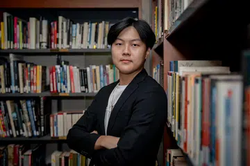 Encik Brennan Kau merupakan salah seorang daripada dua penerima Hadiah Izzuddin Taherally tahun ini atas penglibatan beliau dalam usaha kemasyarakatan dan memupuk keharmonian kaum. 