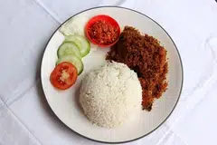 Gara-gara mengidam ayam gepuk, isteri dicekik dan diacu pisau oleh suami di sebuah flat di Cheras, Kuala Lumpur, pada 11 Mac.