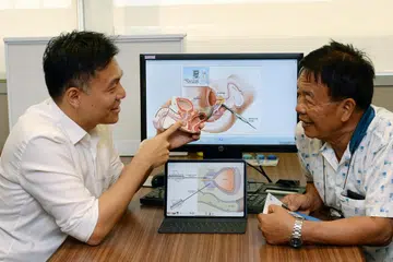 PANDANGAN DOKTOR: Gejala awal barah prostat tidak dapat diperiksa secara sendiri. Mereka yang mempunyai sejarah keluarga barah prostat harus mendapatkan pandangan dan saranan doktor jika perlu menjalani pemeriksaan prostat.