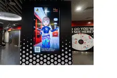 KHIDMAT CANGGIH: Pembantu maya oleh syarikat pemula tempatan BuzzAR menyediakan panduan beli-belah kepada pelanggan di Hive 2.0. 