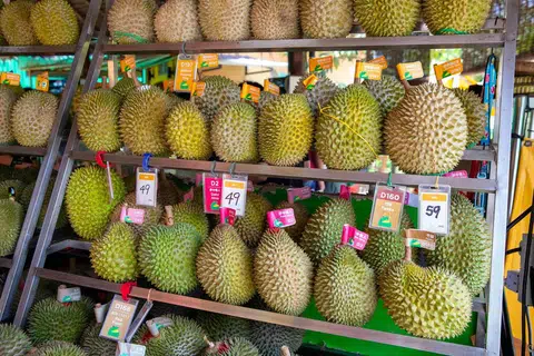 Penumpang boleh mendapatkan akses eksklusif ke bufet durian di Pelabuhan Klang.