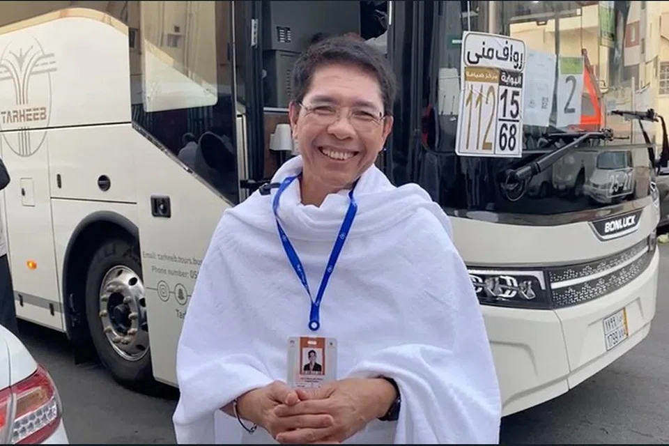 Ketua Delegasi Haji Singapura, Dr Mohamad Maliki Osman, ketika hendak menaiki bas untuk ke Arafah.