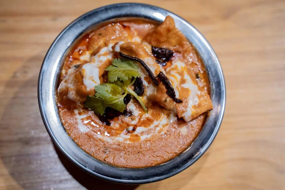 Hidangan klasik, ‘Butter Chicken Masala’, dijual pada harga $18. 