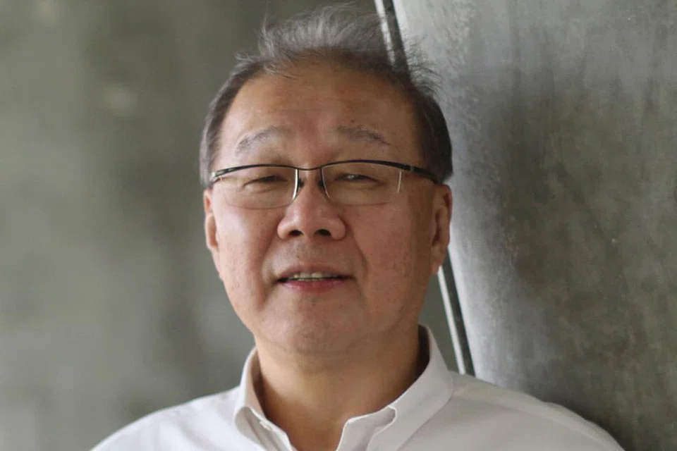 PROFESOR LOW: Umum tarik diri daripada jawatan yang bakal disandangnya enam hari selepas SingPost menamakan beliau sebagai pengerusi baru yang akan menggantikan Encik Lim Ho Kee.