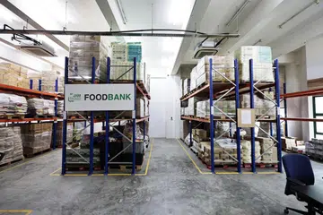 Menurut Pengerusi Jawatankuasa Parlimen Pemerintah (GPC) Parti Tindakan Rakyat (PAP) bagi Kemampanan dan Sekitaran, Cik Poh Li San, pengendali program amal makanan memainkan peranan dalam usaha mengurangkan pembaziran makanan dengan menyalurkan lebihan makanan kepada golongan yang memerlukannya.