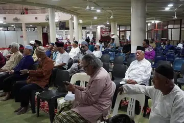 Masjid Darussalam, warga emas