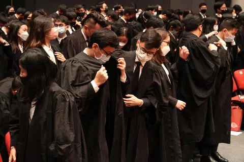 PELBAGAI LALUAN KERJAYA: Menjelang 2024, graduan undang-undang yang lulus peperiksaan Bahagian B boleh diterima masuk  ke Badan Peguam tanpa perlu melengkapkan tempoh latihan yang ditetapkan.