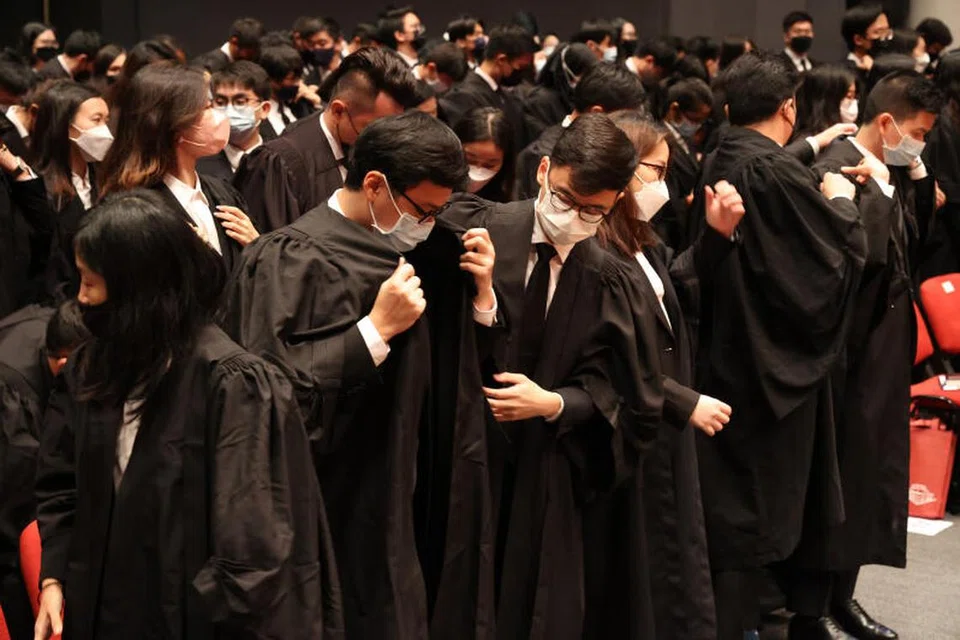 PELBAGAI LALUAN KERJAYA: Menjelang 2024, graduan undang-undang yang lulus peperiksaan Bahagian B boleh diterima masuk  ke Badan Peguam tanpa perlu melengkapkan tempoh latihan yang ditetapkan.