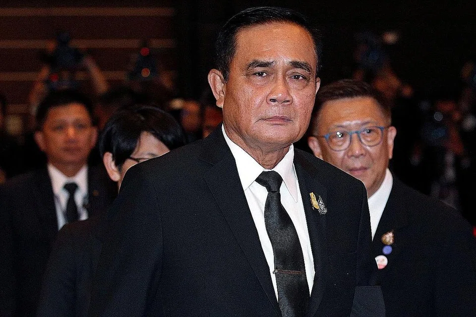 ENCIK PRAYUTH: Penunjuk perasaan menuduh tentera menyokong kudeta beliau terhadap kerajaan sebelum ini pada 2014. - Foto REUTERS