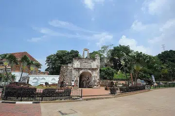 SEPI: Salah sebuah tarikan di Melaka, A'Farmosa, kelihatan sepi disebabkan sekatan pergerakan yang dikenakan kerajaan Malaysia. - Foto fail