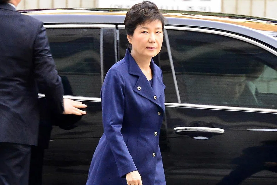 CIK PARK GEUN-HYE: Hadir di mahkamah yang akan menentukan apakah beliau perlu ditahan kerana kes rasuah dan penyalahgunaan kuasa. - Foto AFP